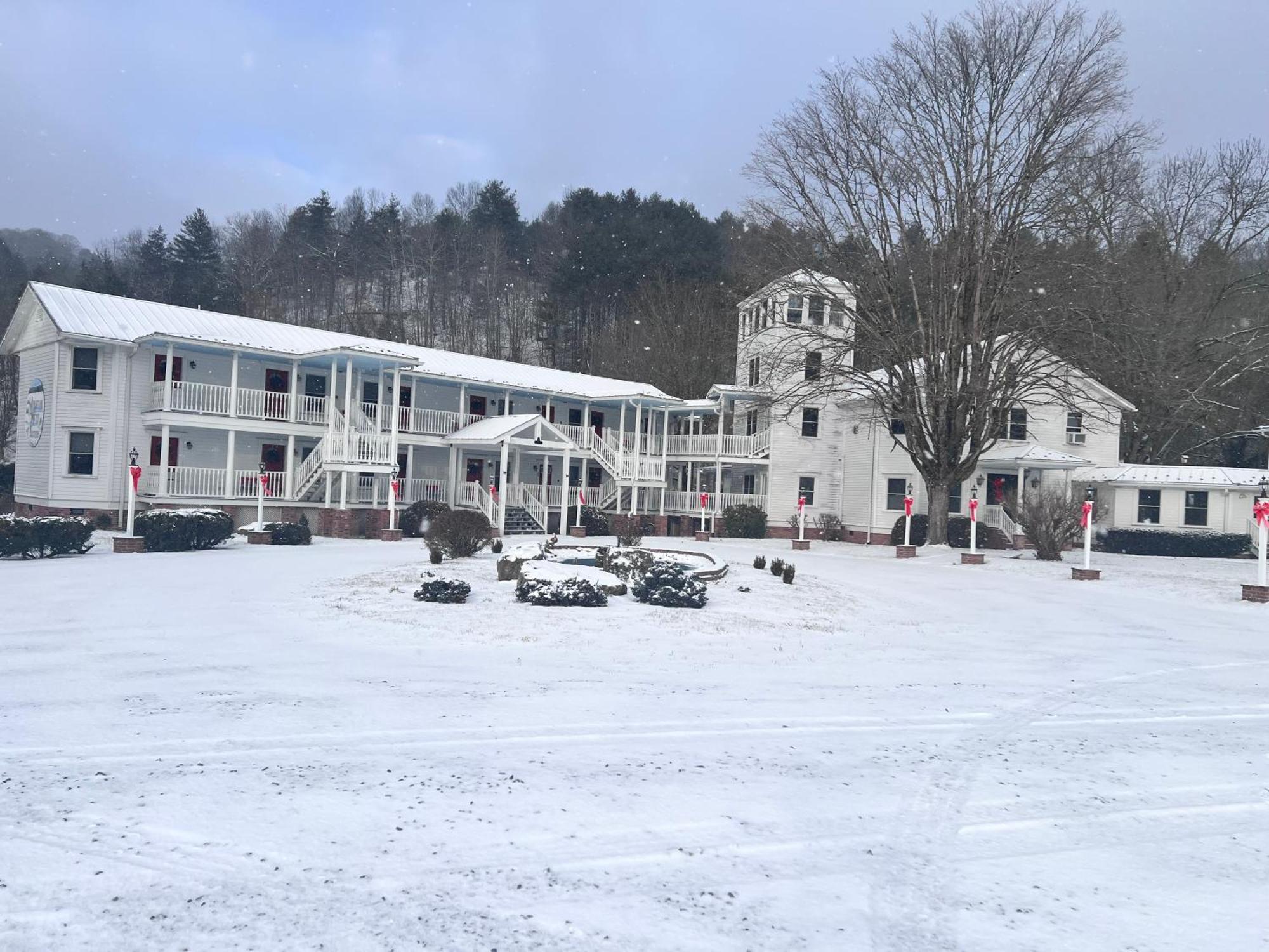 Mountain Quest Inn Marlinton Exterior photo